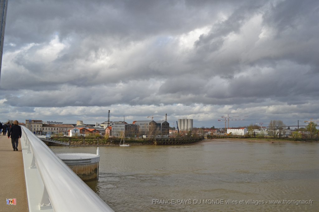 DSC 0058.JPG - Vue sur la Rive Gauche de Bordeaux. 04/04/2013