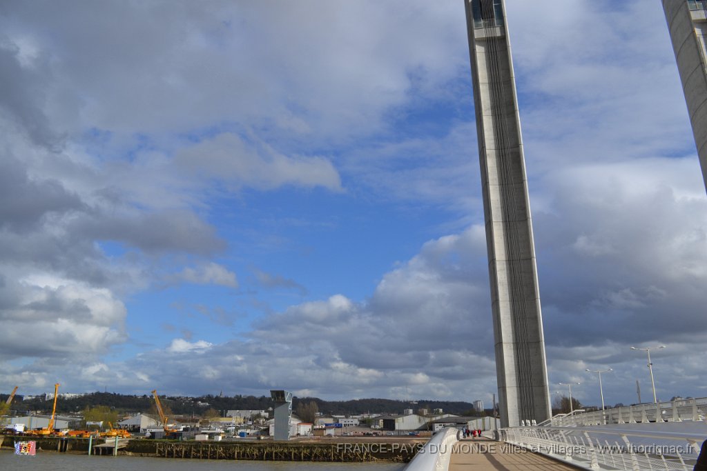 DSC 0068.JPG - Vue sur la Rive Droite de Bordeaux. 04/04/2013