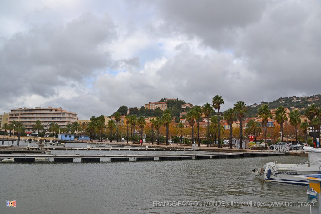 Bormes les mimosas 4.JPG - Le port.  Le 05 décembre 2014 sous la pluie.