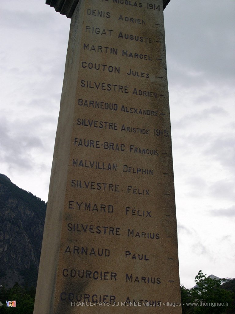 Monument aux morts Pont de cervieres 4.jpg - Monument aux Morts se situant à l'intérieur du cimetière. Juin 2008