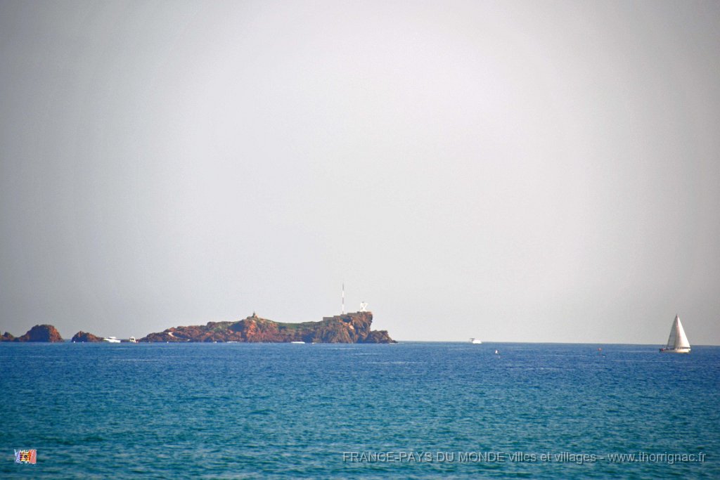 Base nature octobre 2013 15.jpg - La Base Nature François Léotard. Vue sur le "Lion de mer". 27 octobre 2013