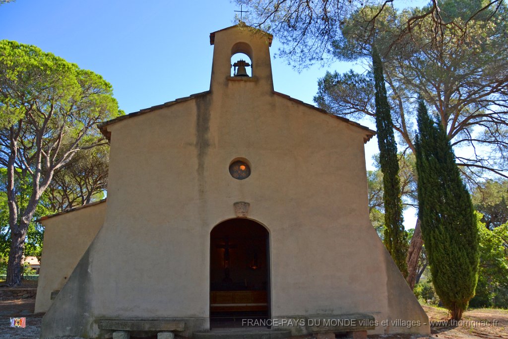 DSC0077.JPG - Chapelle Sainte-Brigitte. 20 septembre 2015. L'entrée.