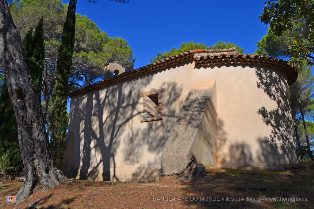 DSC0098.JPG - Chapelle Sainte-Brigitte. 20 septembre 2015. Se situe dans une pinède et dans le quartier du même nom avant l'entrée de Fréjus en venant du péage du Capitou.