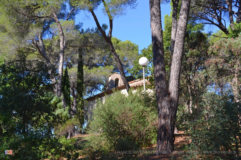 DSC0106.JPG - Chapelle Sainte-Brigitte. 20 septembre 2015. Se situe dans une pinède et dans le quartier du même nom avant l'entrée de Fréjus en venant du péage du Capitou.
