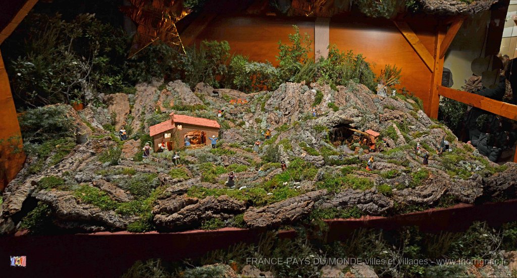 Frejus 08 decembre 2013 2.jpg - Panoramique d'une crèche exposée à la Mairie. 08 décembre 2013