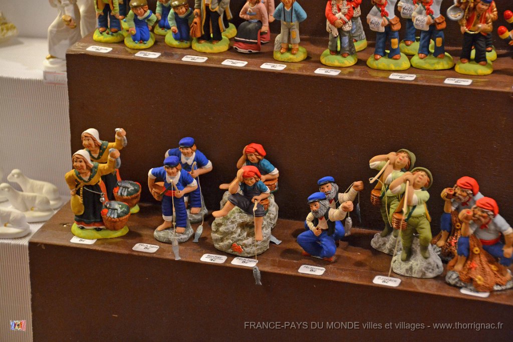 Frejus 08 decembre 2013 35.JPG - Exposition de santons.La famille pêcheurs. 08 décembre 2013