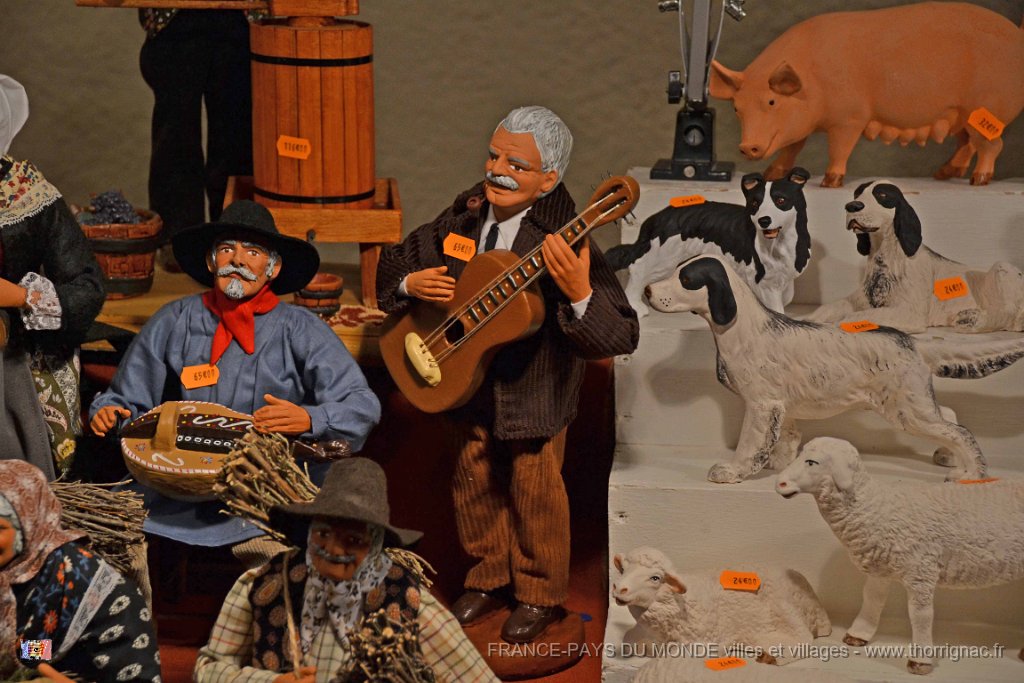 Frejus 08 decembre 2013 40.JPG - Exposition de santons.Figurine de Georges Brassens. 08 décembre 2013