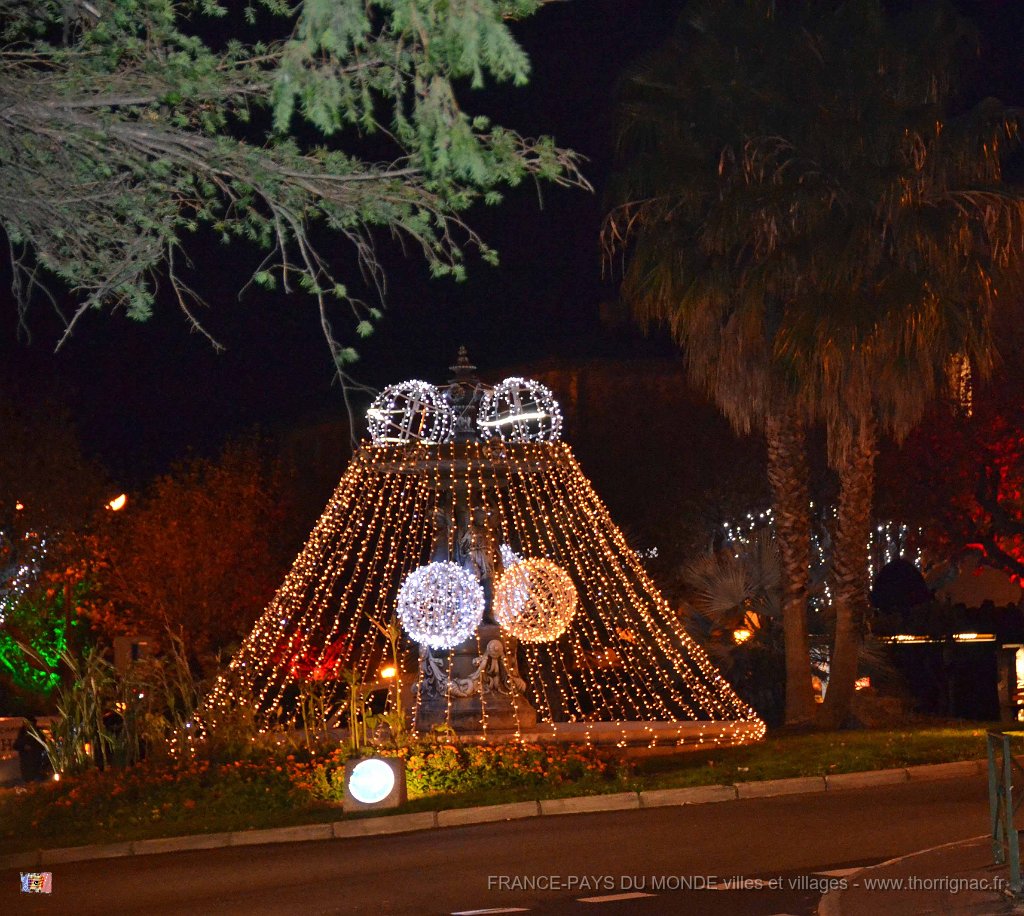 Frejus 08 decembre 2013 48.JPG - La fontaine des cinq continents. 08 décembre 2013