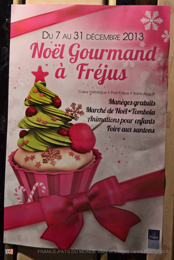 Frejus 08 decembre 2013 50.JPG - L'affiche des festivités de Noël.08 décembre 2013