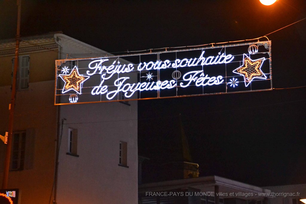 Frejus 08 decembre 2013 75.JPG - Début de la rue Jean Jaurès.08 décembre 2013