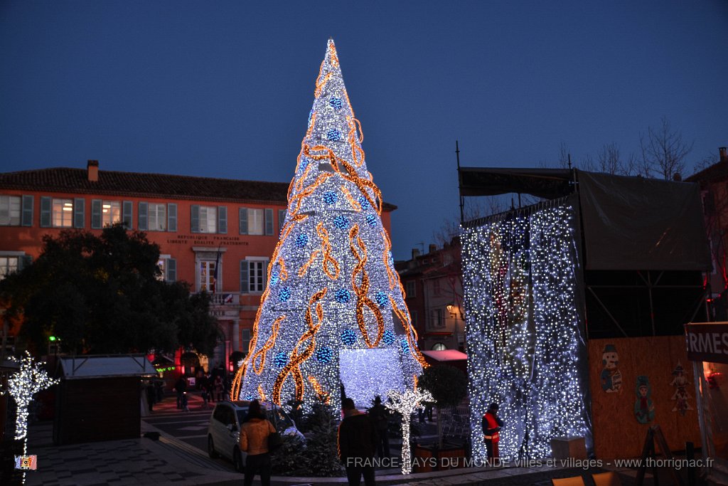 Illuminations Frejus fin 2017 8.jpg - Fréjus (83) - Fin d'année 2017.