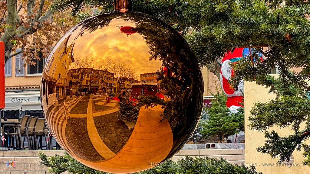 Illuminations Frejus 2020 1.jpg - Fréjus (83) - Fin d'année 2020.