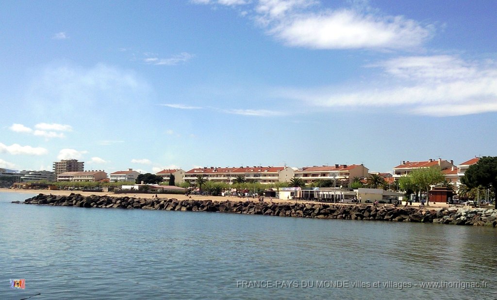 Bd de la Liberation vue de la mer.jpg - Le Boulevard de la Libération vu du vieux port de Saint-Raphaël.