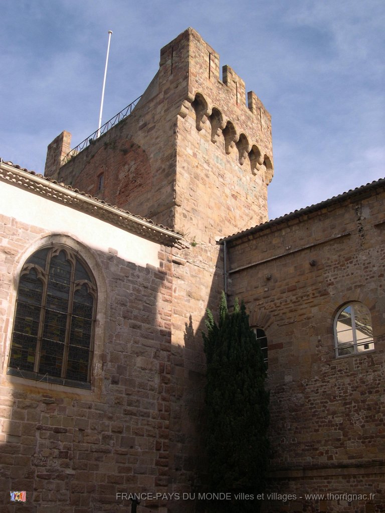La tour pres de la mairie.jpg - La tour médiévale.
