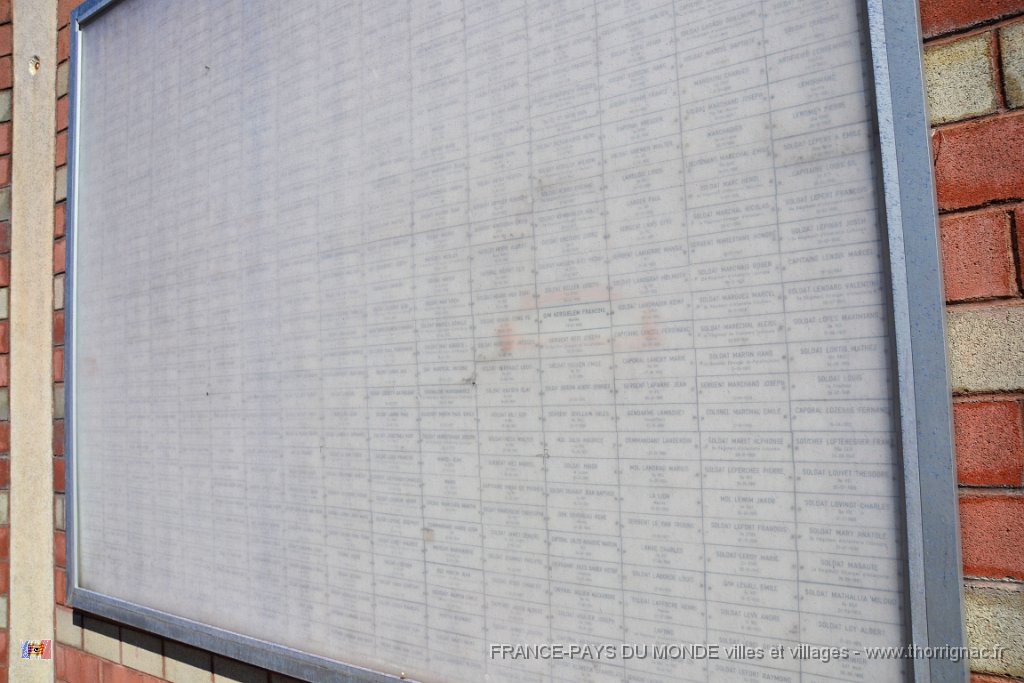 DSC0130.JPG - Mémorial de la Lègue. 20 septembre 2015. Panneau où sont recensés tous les soldats de toutes origines et de toutes armes.