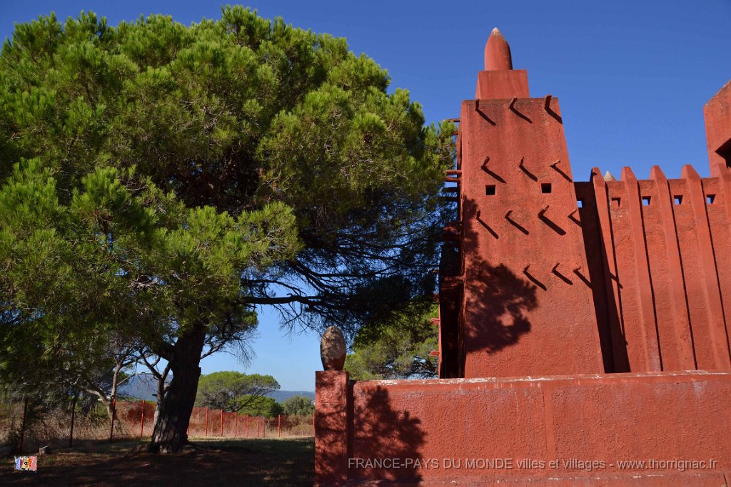 Mosquee Soudanaise 14 09 2013 2.jpg - Mosquée soudanaise. Septembre 2013.