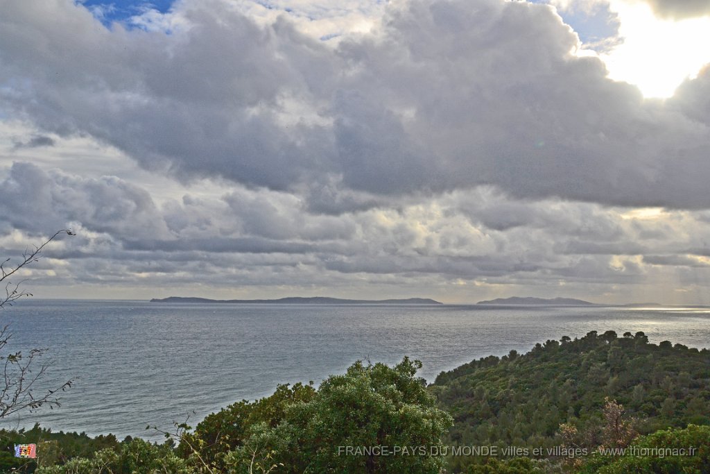 Les iles du Levant et Port Cros 1.jpg - Les iles du Levant et de Port Cros.  Le 05 décembre sous la pluie.