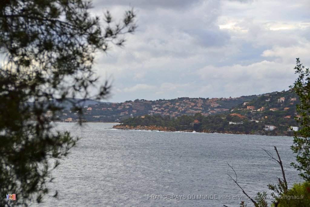 Pointe de la Seque Le lavandou 3.JPG - Pointe de la Sèque depuis la Pointe du Layet.  Le 05 décembre sous la pluie.