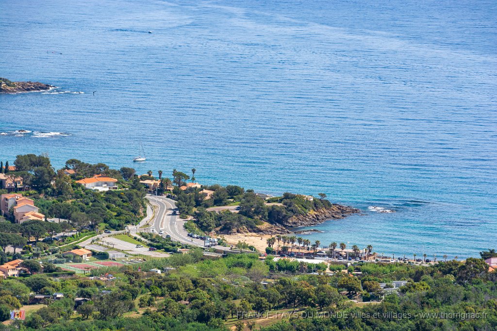 Plage de Lagaillarde.jpg - Les Issambres -83 - Vue sur la plage de La Gaillarde - 08/ 05/ 21
