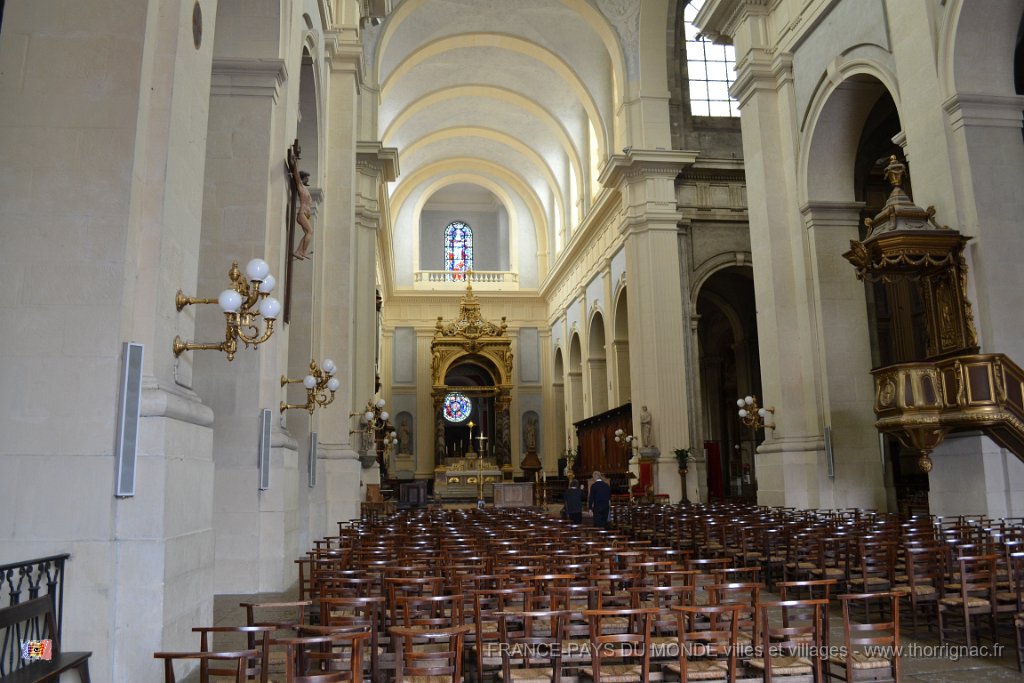 DSC 0042.JPG - Intérieur de la cathédrale Notre Dame.
