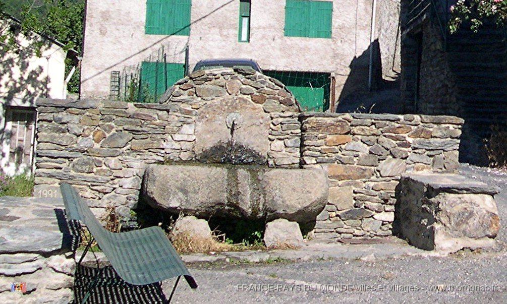 DSCN1889.JPG - La fontaine.