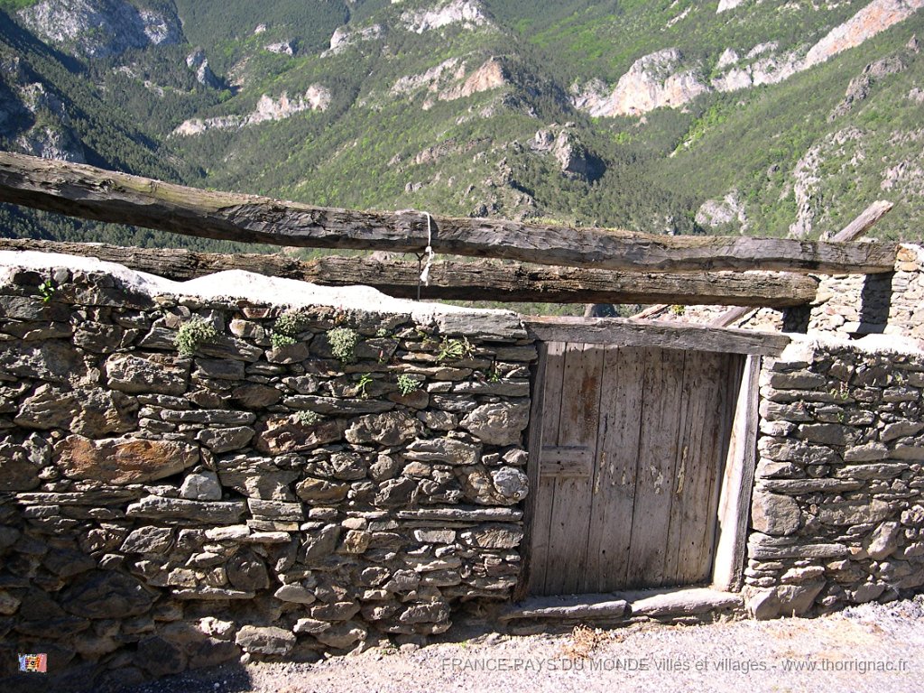 DSCN1890.JPG - Ruines d'une maison.