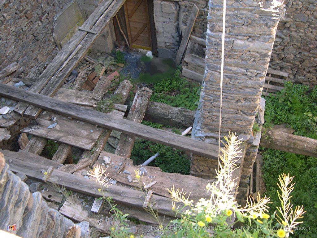 DSCN1893.JPG - Ruines d'une maison.