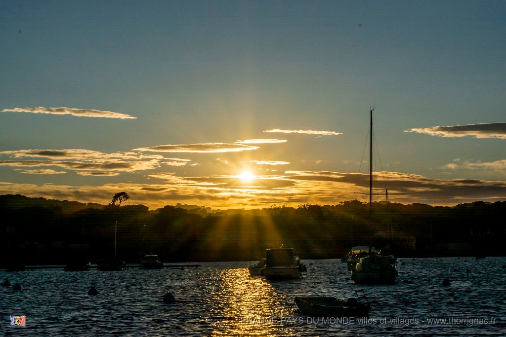 coucher de soleil 2.jpg - 97  - Porquerolles (Hyères) - 83 - Coucher de soleil depuis le port