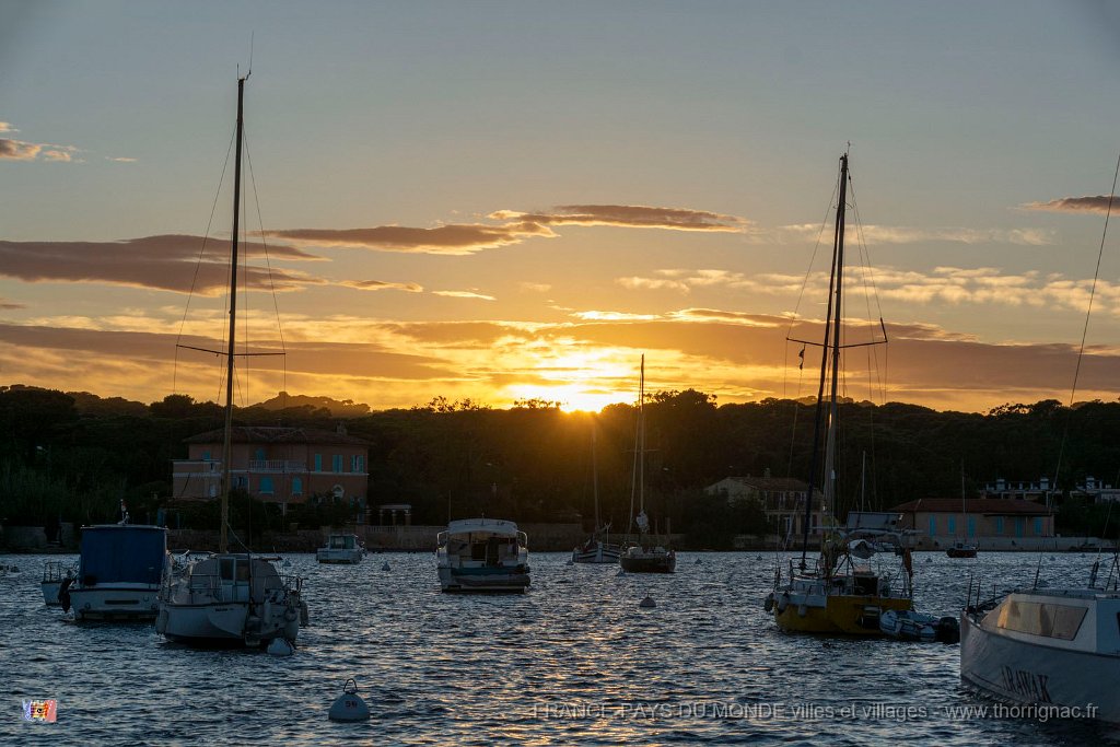 coucher de soleil 5.jpg - 99  - Porquerolles (Hyères) - 83 - Coucher de soleil depuis le port