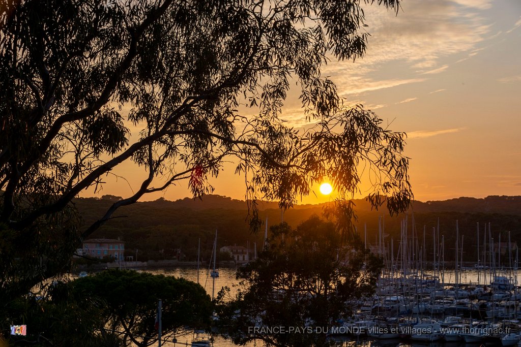 coucher de soleil 8.jpg - 125  - Porquerolles (Hyères) - 83 - Coucher de soleil depuis les hauteurs de Porquerolles