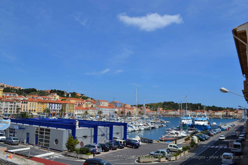 Port Vendres 14 mai 2013 15.JPG - Port-Vendres. Au premier plan, le bureau de Plaisance. Mai 2013