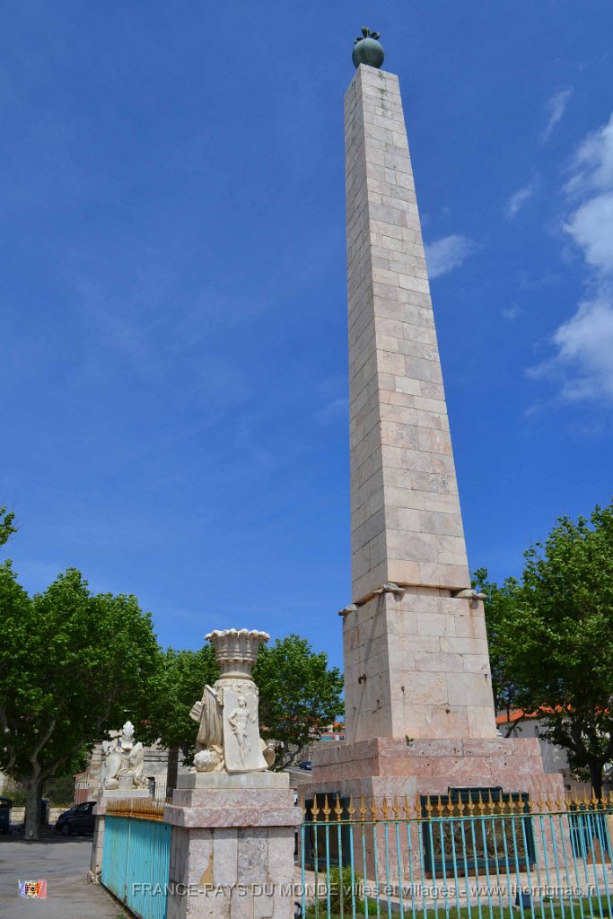Port Vendres 14 mai 2013 3.JPG - Port-Vendres.L'obélisque dédiée à Louis XVI. Mai 2013