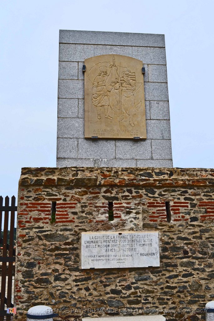Port Vendres 14 mai 2013 60.JPG - Port-Vendres. La redoute Béar et la stèle de Sidi Ferruch. Mai 2013