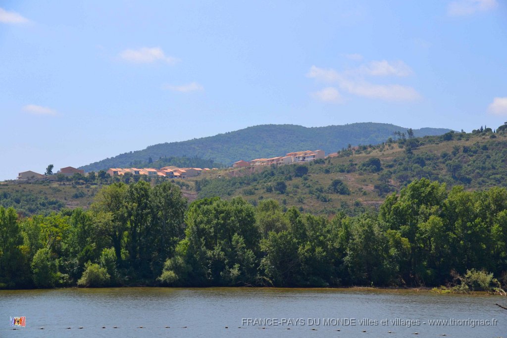 Lac Arena 16 juin 2013 4.jpg - Le lac Arena. On aperçoit les nouvelles constructions au-dessus du village. 16 juin 2013