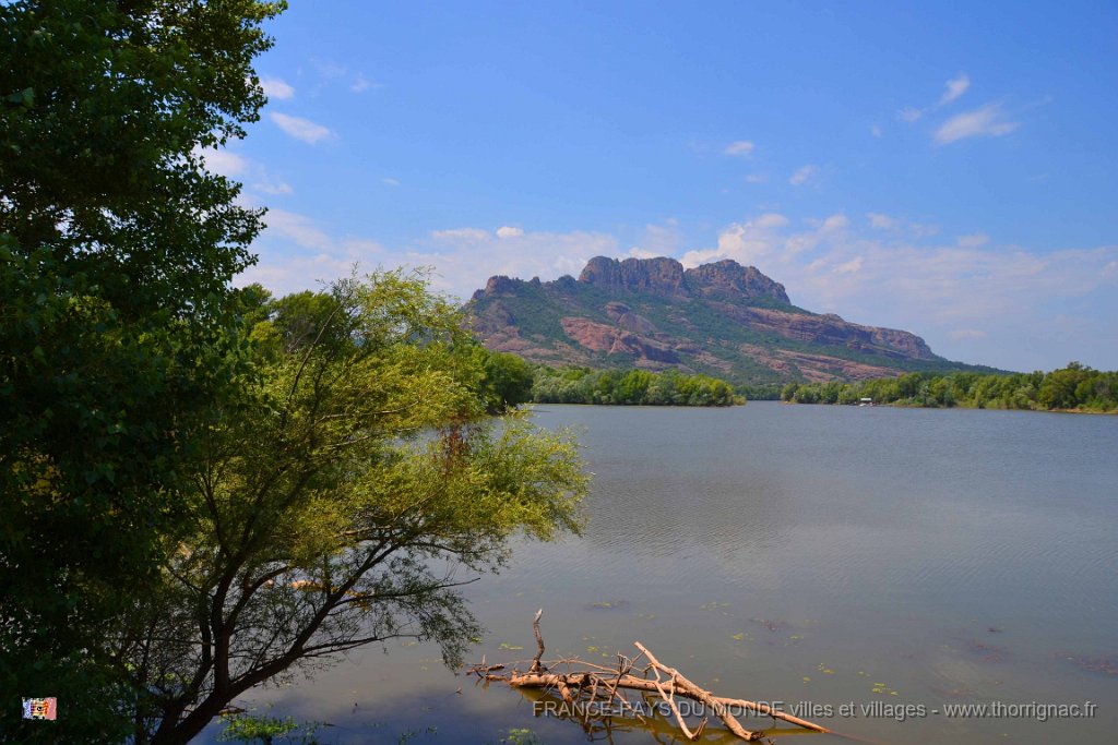 Lac Arena 16 juin 2013 45.JPG - Le lac Arena et le rocher de Rquebrune sur Argens. 16 juin 2013