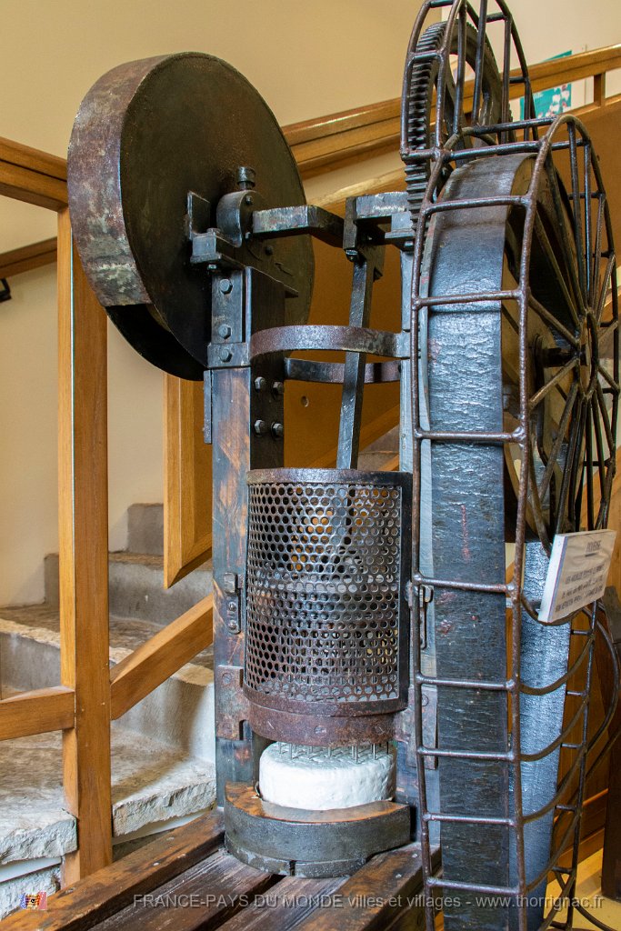 Roquefort mai 2019 8.jpg - Roquefort (12) - Le village et les caves - Mai 2019