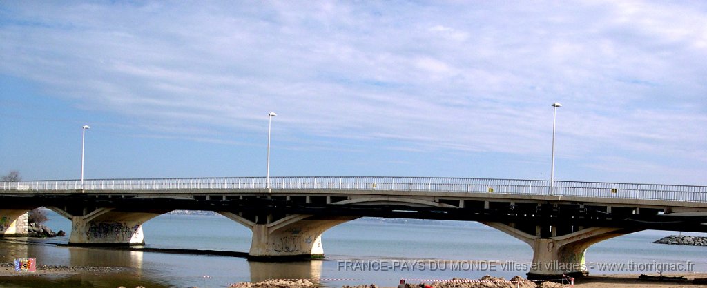 Pont de la Galiote 3.jpg - Pont de la Galiote qui enjambe l'embouchure des étangs de Villepey.