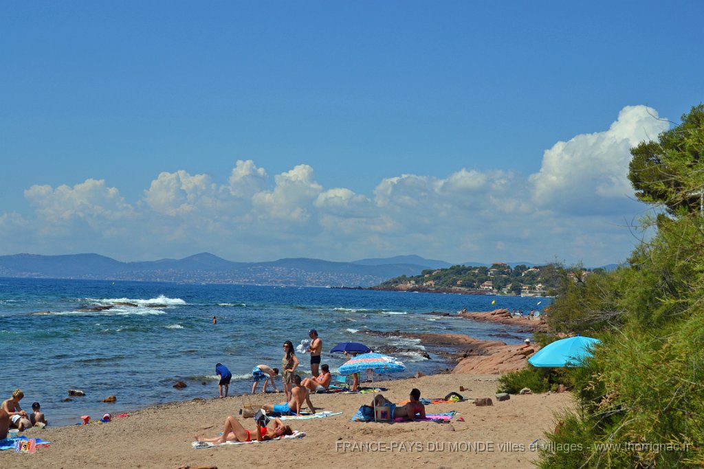 Boulouris aout 2014 23.JPG - Boulouris (commune de Saint-Raphaël), ses plages. Août 2014