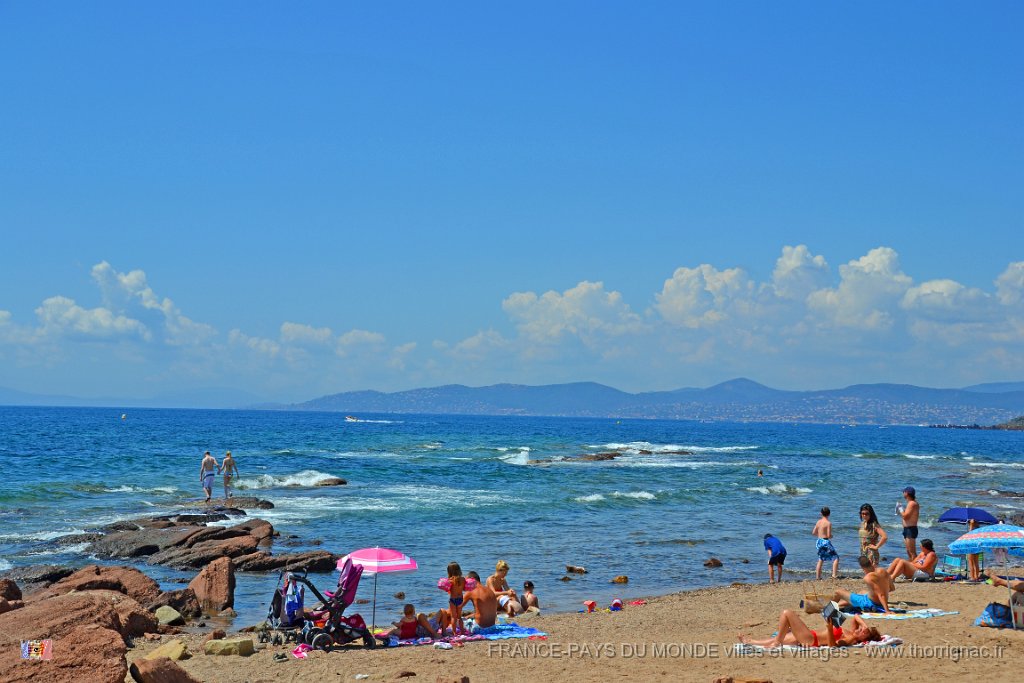 Boulouris aout 2014 24.JPG - Boulouris (commune de Saint-Raphaël), ses plages. Août 2014