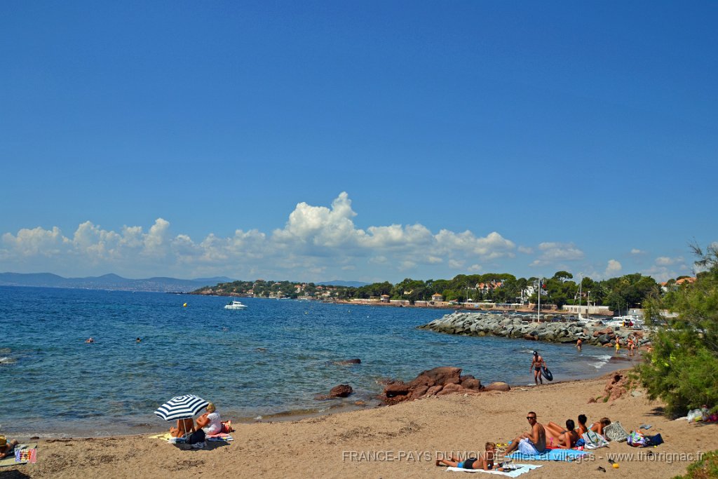 Boulouris aout 2014 26.JPG - Boulouris (commune de Saint-Raphaël), ses plages. Août 2014