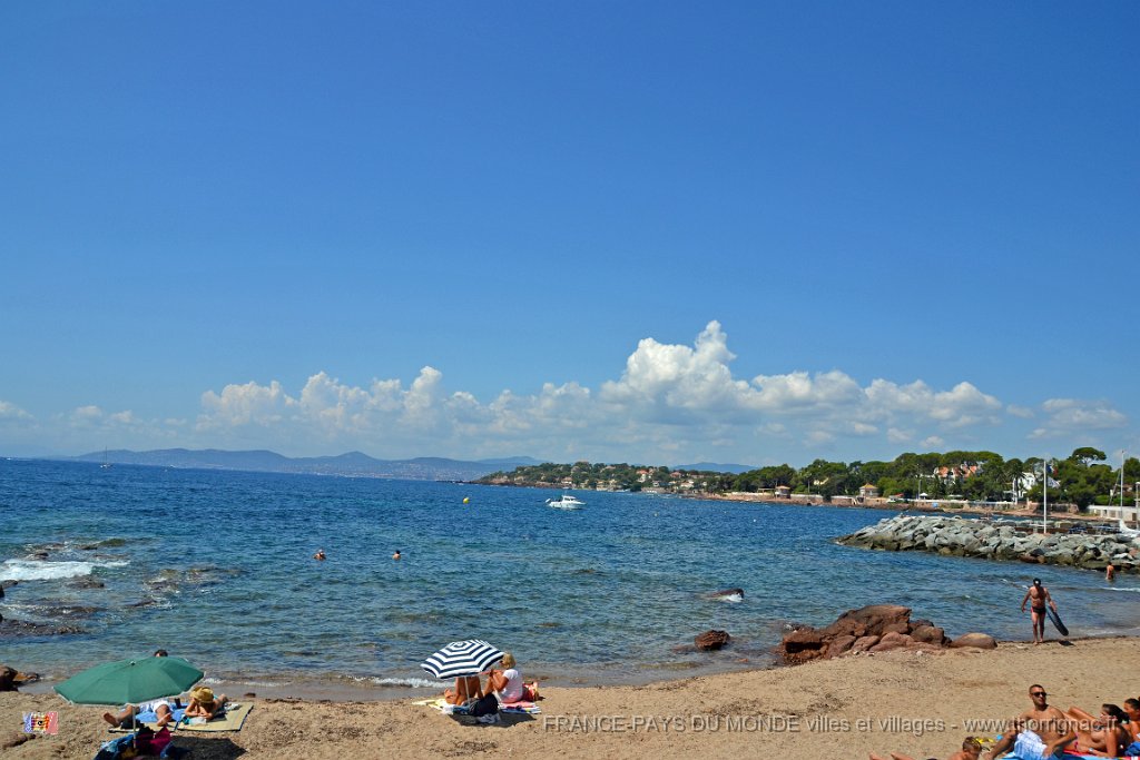 Boulouris aout 2014 27.JPG - Boulouris (commune de Saint-Raphaël), ses plages. Août 2014