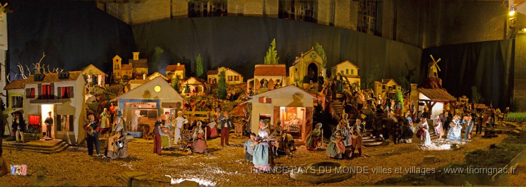 Saint Raphael 31 12 2013 48.jpg - Fête de la Lumière à Saint-Raphaël. La crèche de Notre dame de la Victoire. 31 décémbre 2013