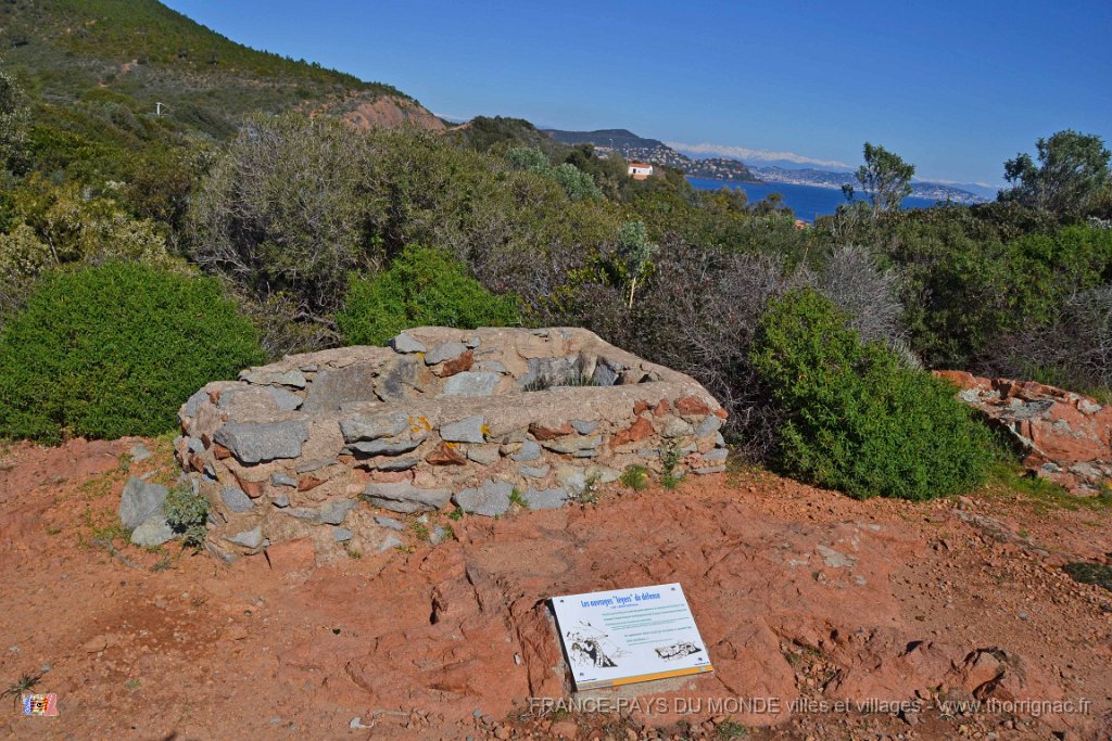 DSC0216.JPG - La corniche d'Or entre Agay et Le Trayas.Observatoire du Cap Roux. 26 février 2015.