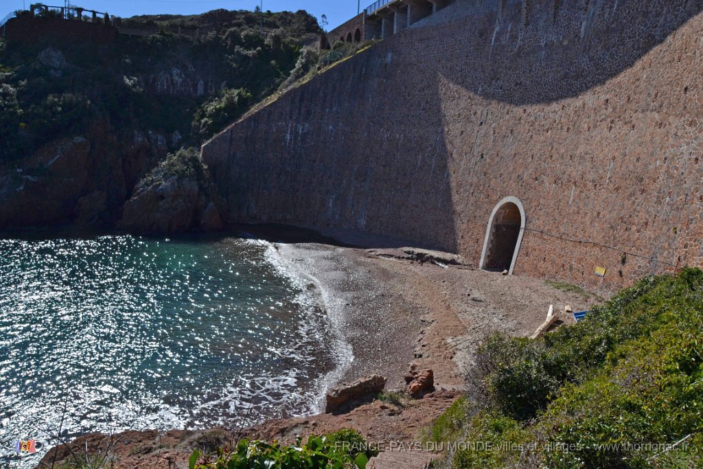 DSC0235.JPG - La corniche d'Or entre Agay et Le Trayas. Calanque de l'Aurelle.26 février 2015.