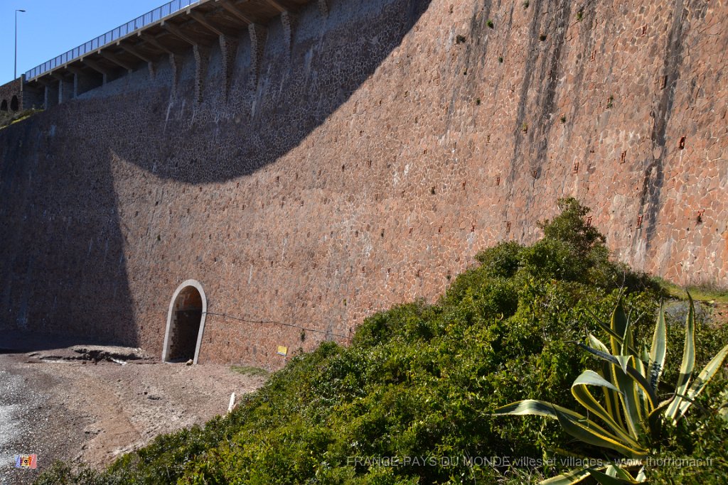 DSC0237.JPG - La corniche d'Or entre Agay et Le Trayas. Calanque de l'Aurelle.26 février 2015.