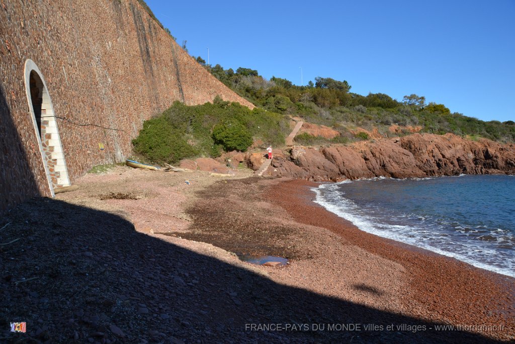 DSC0247.JPG - La corniche d'Or entre Agay et Le Trayas. Calanque de l'Aurelle.26 février 2015.