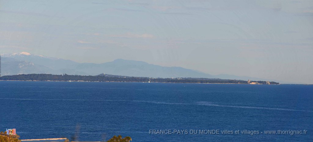 Panorama12.jpg - La corniche d'Or entre Agay et Le Trayas. Les Iles de Lérins. 26 février 2015.