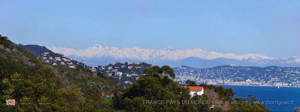Panorama8.jpg - La corniche d'Or entre Agay et Le Trayas. Au second plan,Mandelieu et Cannes la Bocca. 26 février 2015.
