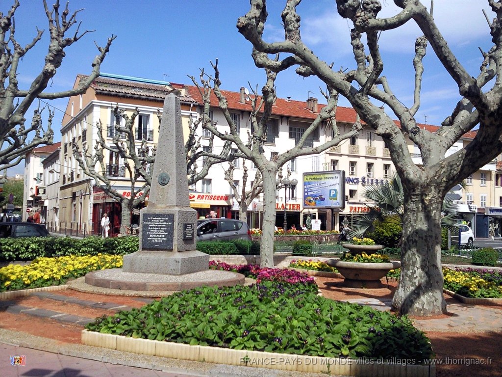 Monument Bonaparte St raphael.jpg - Le monument Bonaparte. (14/04/2011)