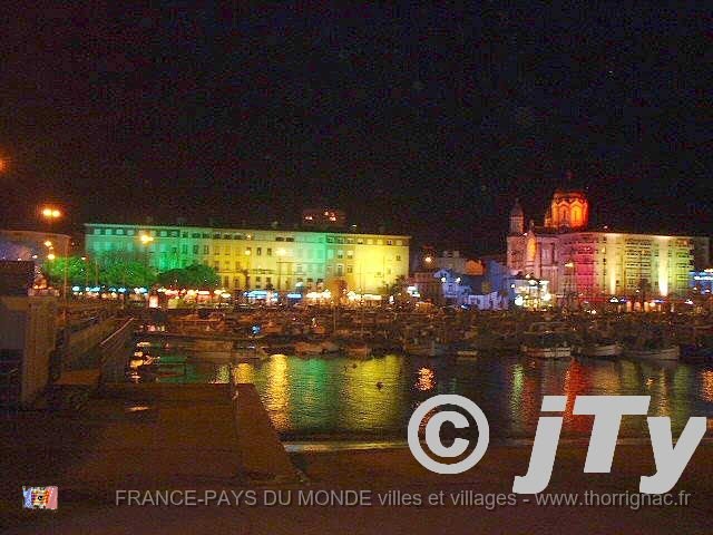 STRAPH4.JPG - Illuminations 2003.